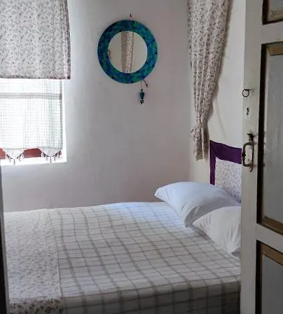Hayat Alti Konukevi & Butik Ayvalı